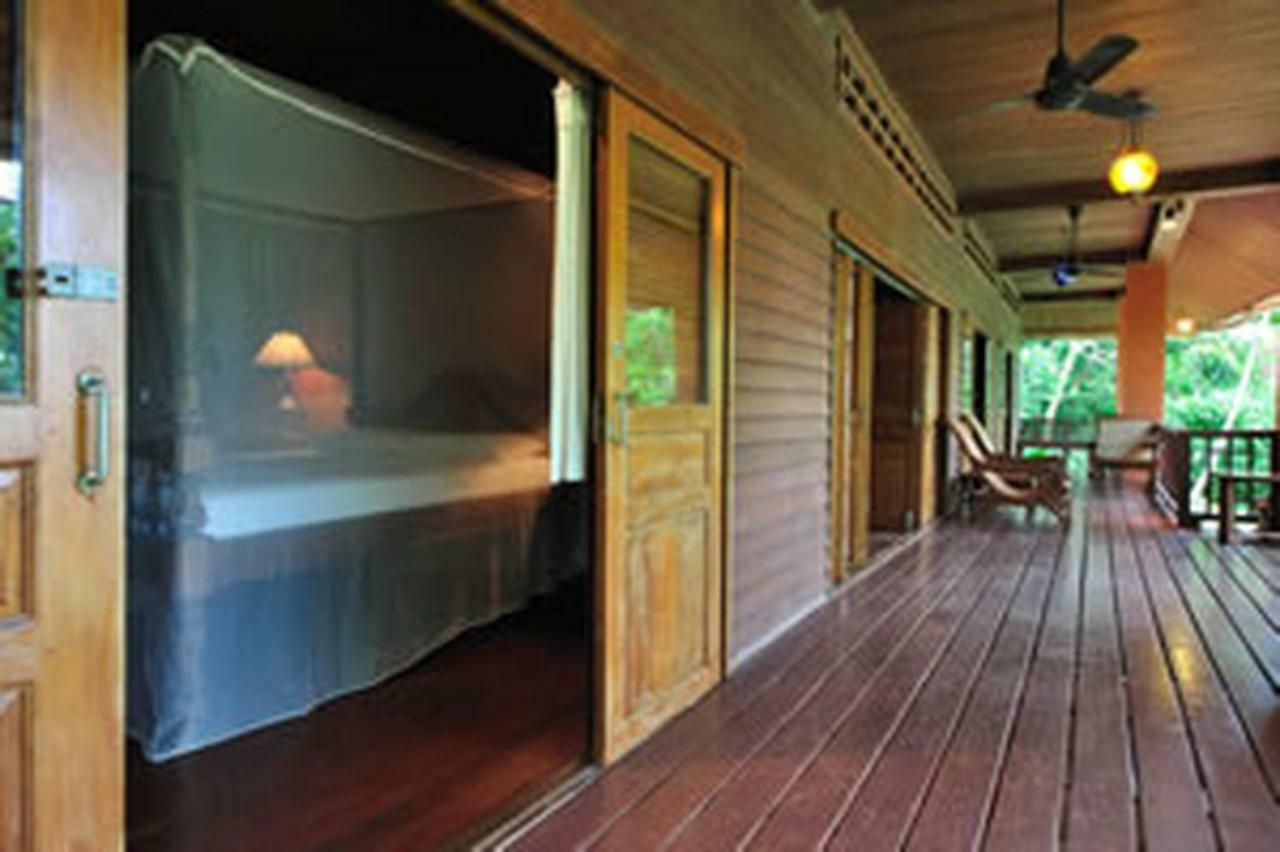 Baan Mai Beachfront Lone Island Phuket Exterior photo