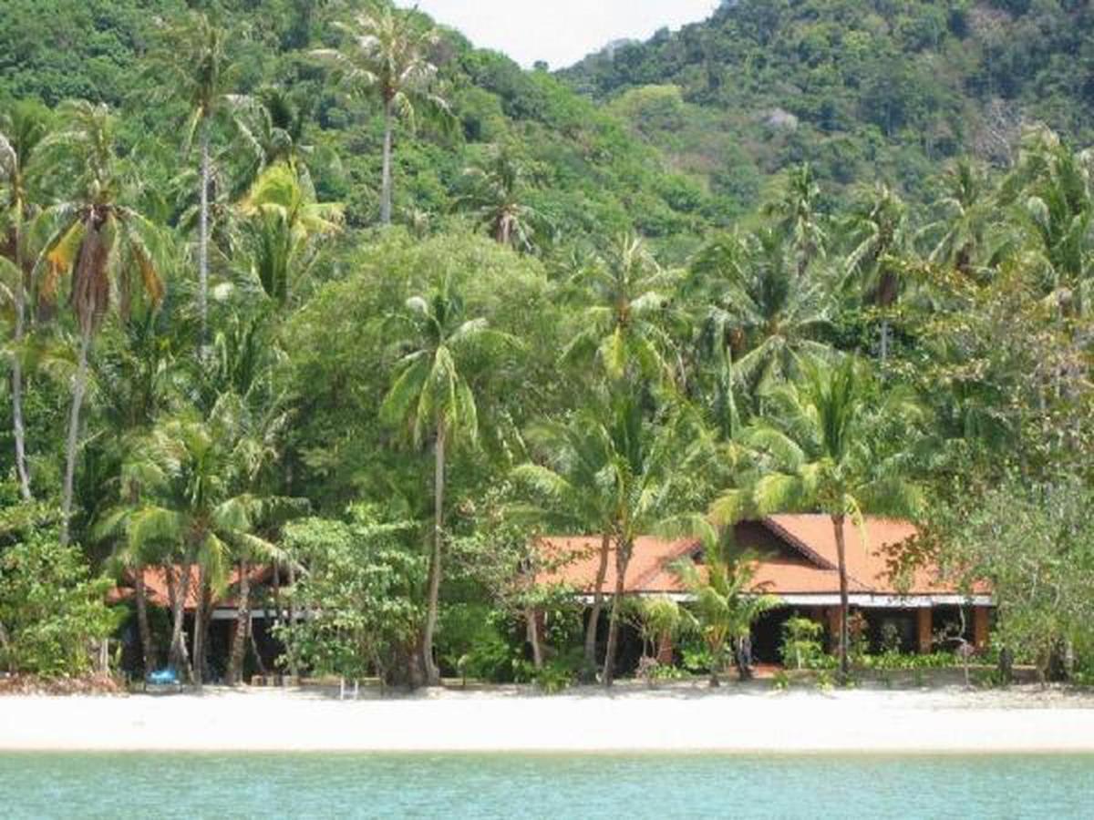 Baan Mai Beachfront Lone Island Phuket Exterior photo