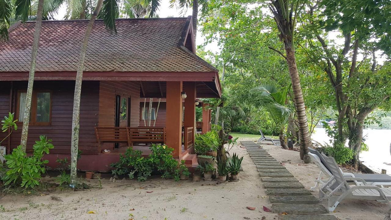 Baan Mai Beachfront Lone Island Phuket Exterior photo